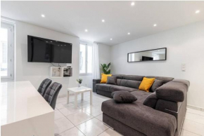 Grand appartement- Le Port A/C